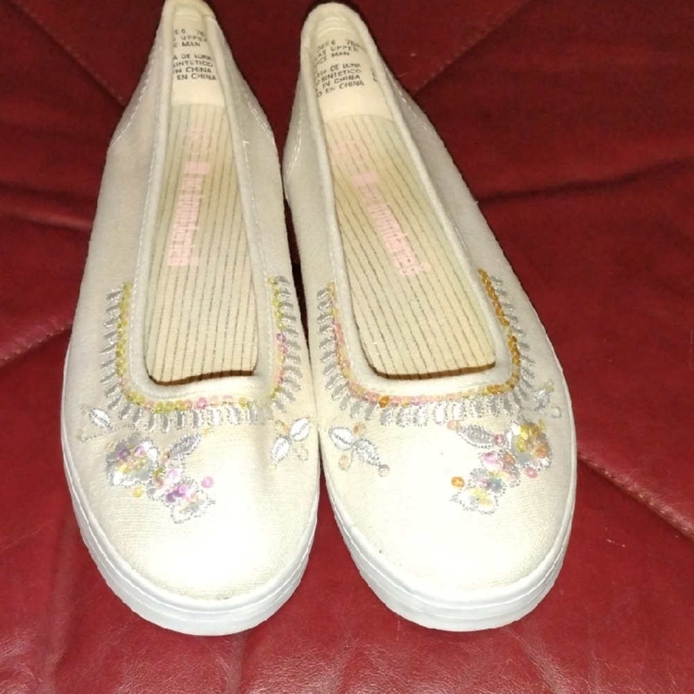 No Boundaries Floral Embroidered Cream Flats